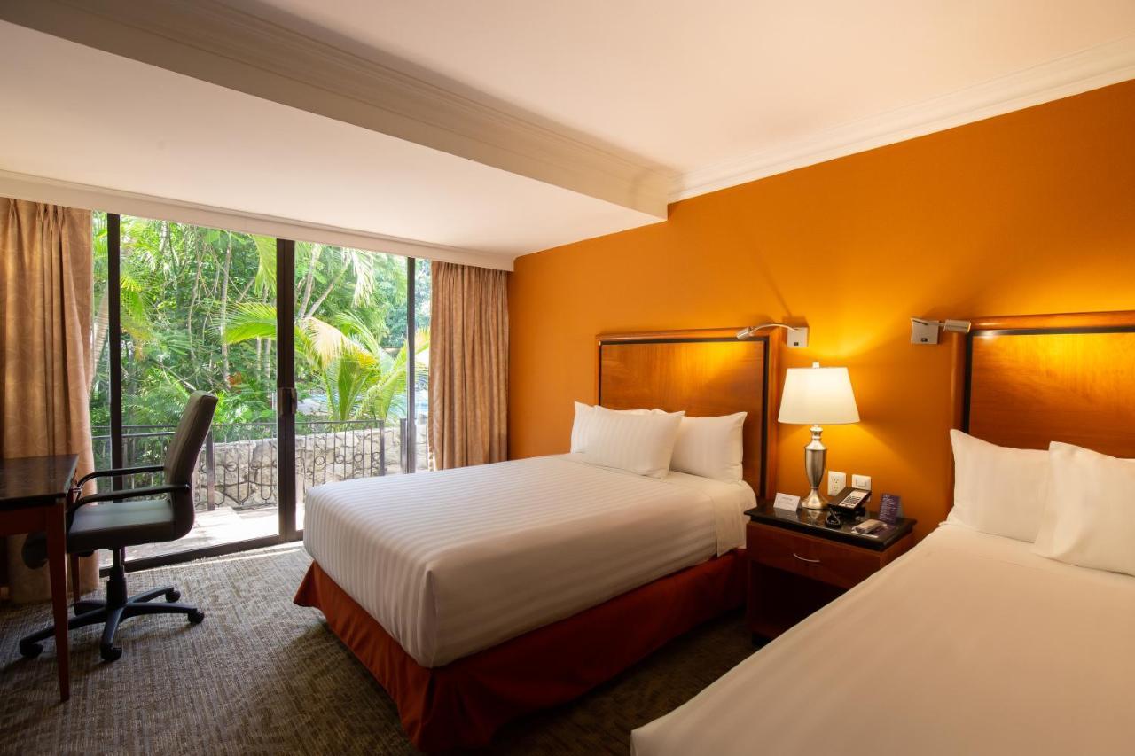 HS HOTSSON Hotel Tampico Esterno foto