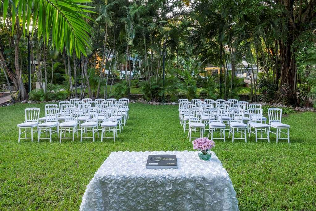 HS HOTSSON Hotel Tampico Esterno foto