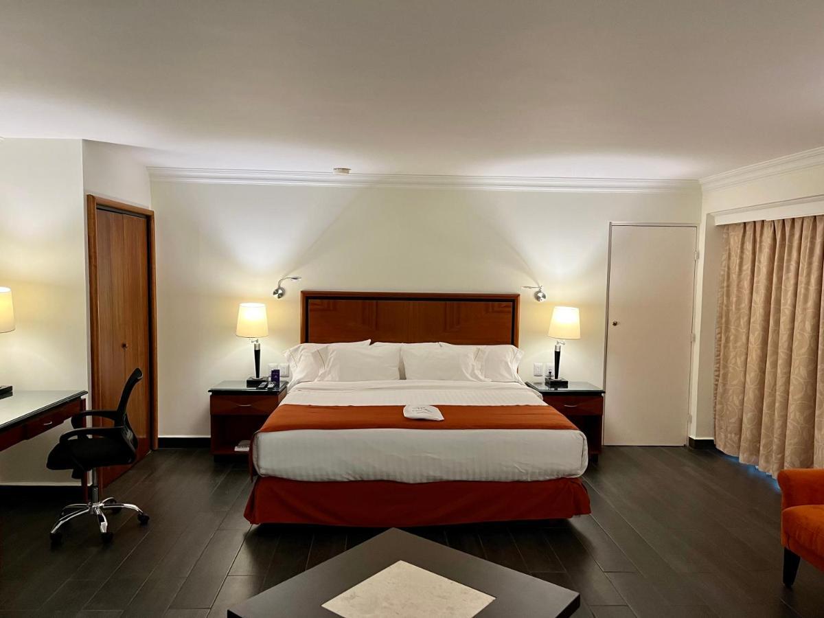 HS HOTSSON Hotel Tampico Esterno foto