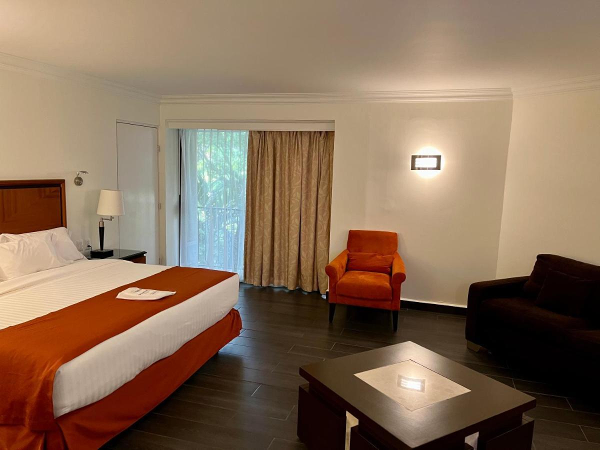 HS HOTSSON Hotel Tampico Esterno foto
