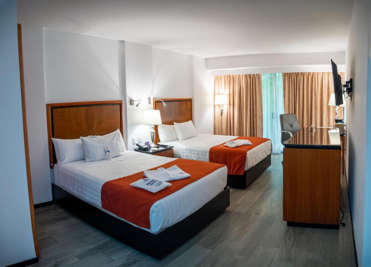 HS HOTSSON Hotel Tampico Esterno foto
