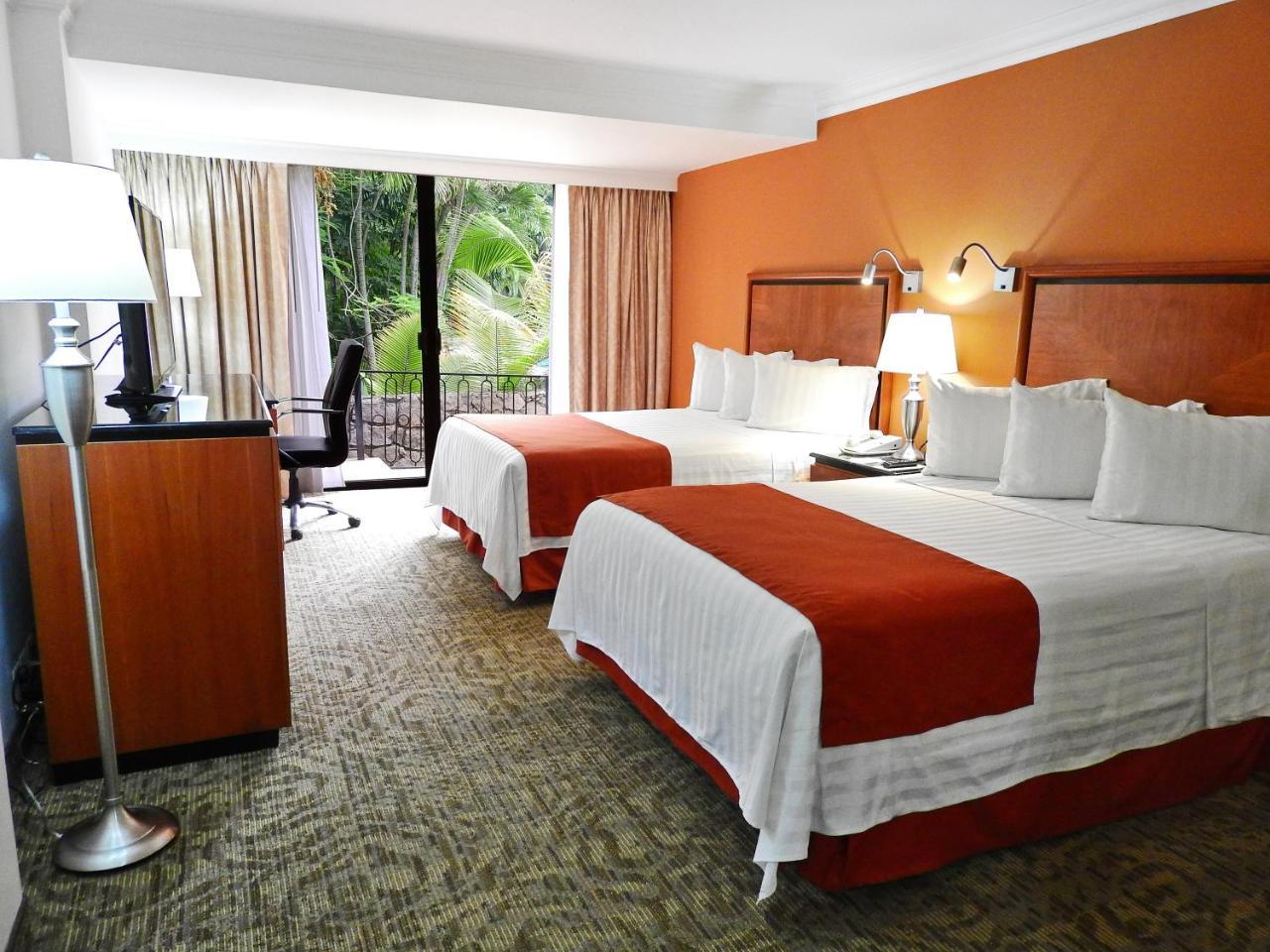 HS HOTSSON Hotel Tampico Esterno foto